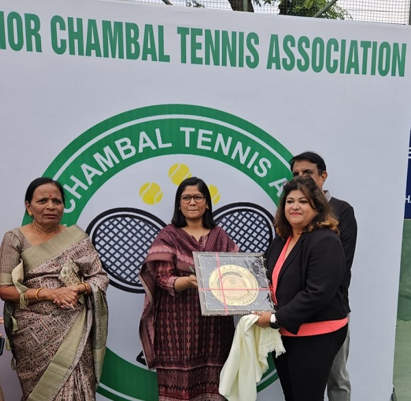 शिवपुरी की टेनिस खिलाड़ी मानसी मजेजी का ग्वालियर में हुआ सम्मान