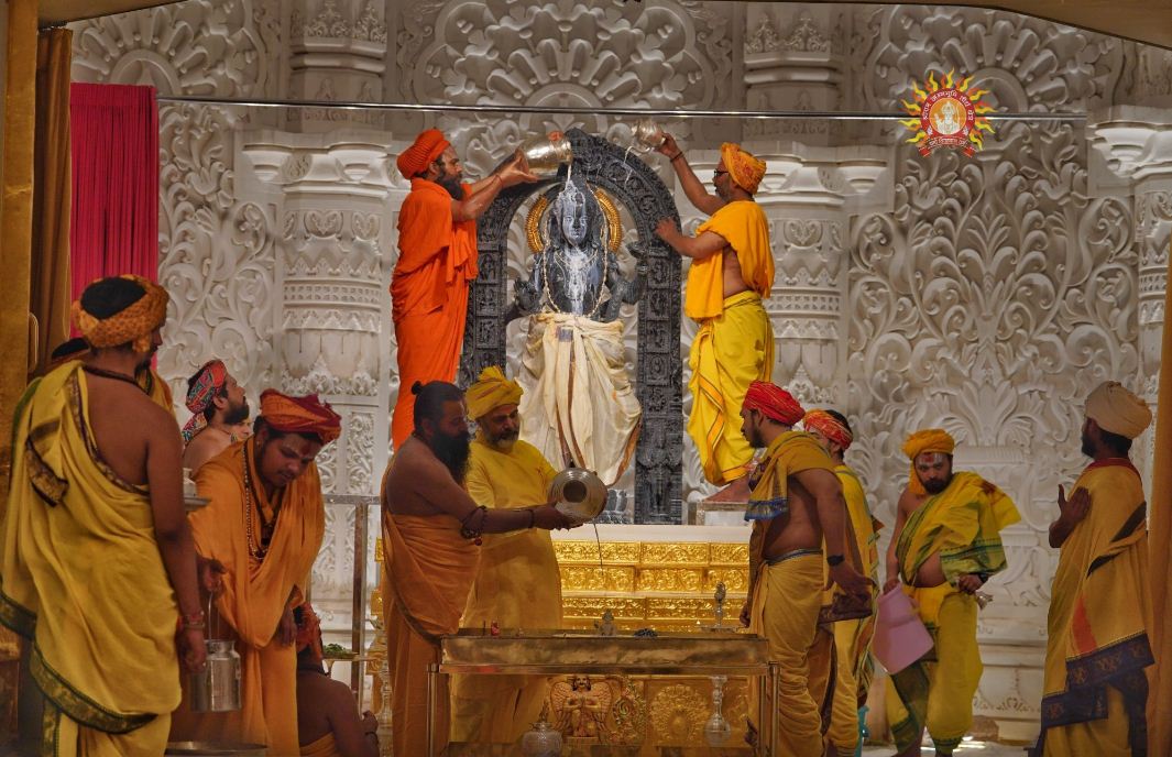 Ayodhya Ram Navami:अयोध्या में रामलला का दिव्य अभिषेक, पीएम मोदी ने दीं शुभकामनाएं