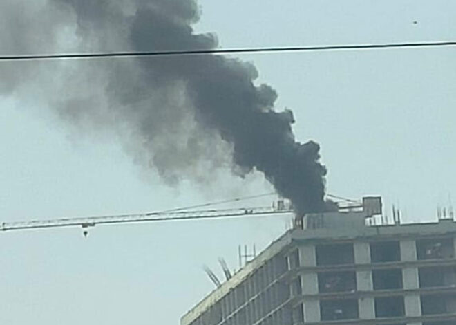 Noida News: निर्माणाधीन इमारत में आग, टाॅप मंजिल पर पहुंच फायर सर्विस विभाग ने आग पर पाया काबू