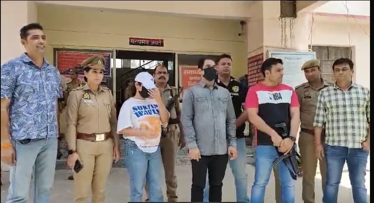 Noida Police: स्क्रैप माफिया रवि काना और उसकी गर्लफ्रेंड को थाईलैंड से पुलिस नोएडा लायी, अब खुलेंगे पीपीपी का राज़