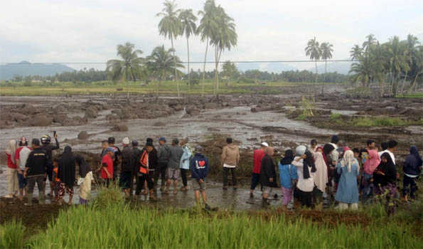 Indonesia में लावा की बाढ़ से 34 लोगों की मौत