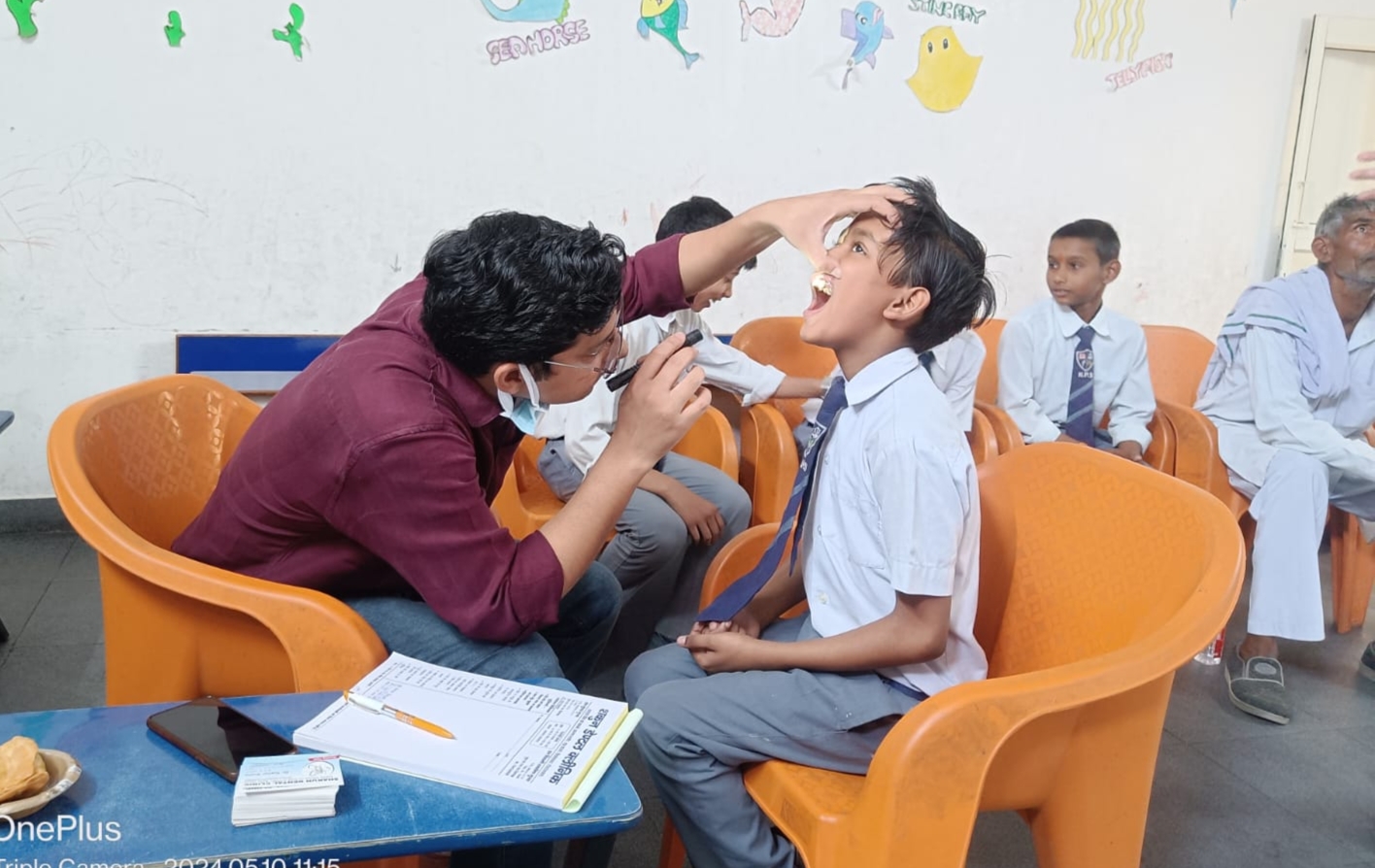 निःशुल्क कैम्प में 400 बच्चों का हुआ स्वास्थ्य परीक्षण  