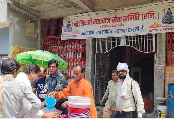 पर्यावरण मित्र संस्था तथा मंदिर समिति ने बांटा मीठा जल  