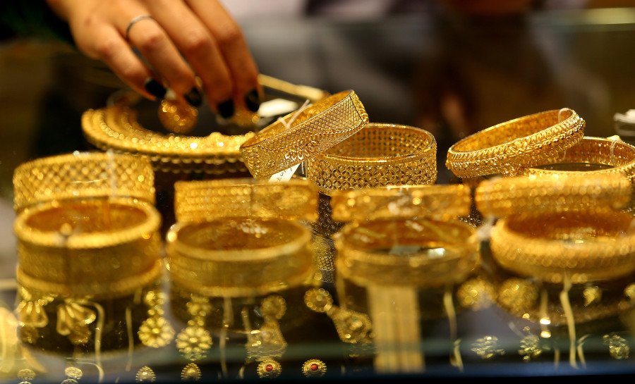 Bullion Market:  सस्ता हुआ सोना, चांदी की भी फीकी पड़ी चमक