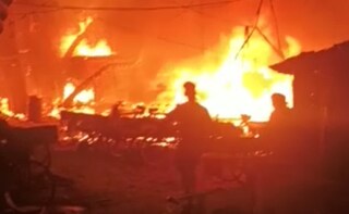 Delhi News: दिल्ली में अलग-अलग इलाकों में लगी आग