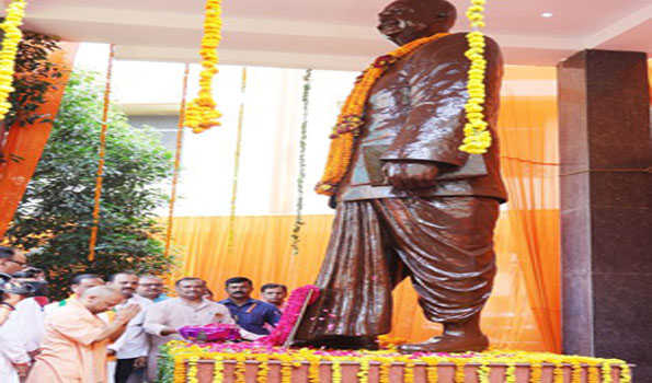 UP News: योगी ने डॉ. श्यामा प्रसाद मुखर्जी को पुण्यतिथि पर दी श्रद्धांजलि