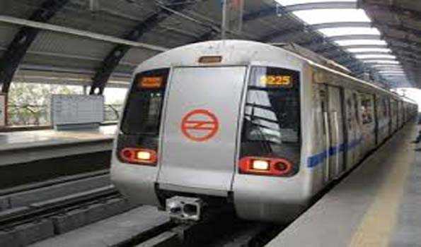 Delhi Metro: दिल्ली में भारी बारिश के बावजूद मेट्रो समय पर संचालित