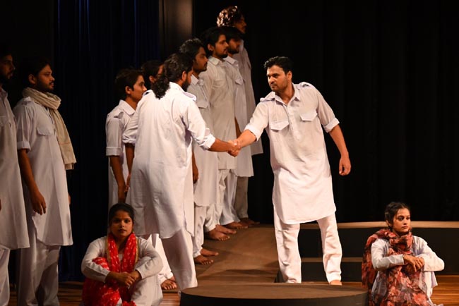 Prayagraj: एनसीजेडसीसी में “गगन दमामा बाज्यो” नाटक ने भरा देशभक्ति का जज्बा