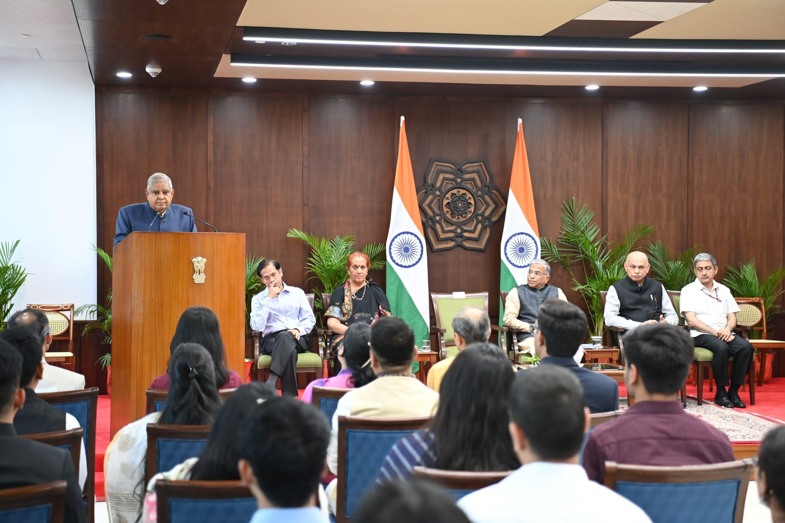 Delhi News: उपराष्ट्रपति ने राज्यसभा इंटर्नशिप कार्यक्रम के प्रतिभागियों को किया संबोधित, क्‍या बोले मोदी