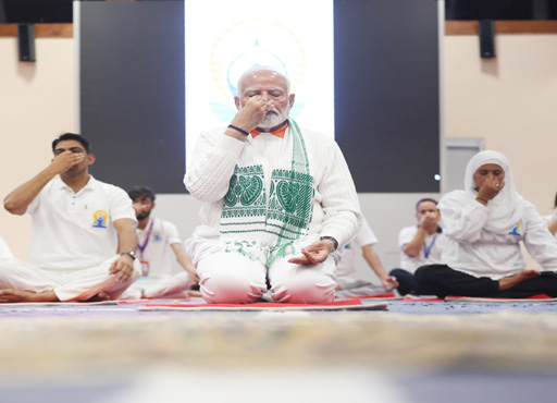 International Yoga Day 2024: आज दुनिया मना रही योग दिवस, पीएम मोदी ने श्रीनगर में किया योग