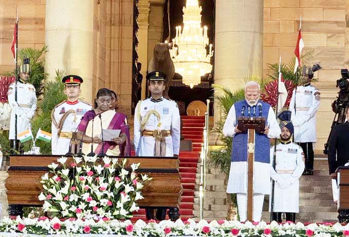 PM Modi: तीसरी बार देश के प्रधानमंत्री बने नरेंद्र मोदी, ली पद की शपथ