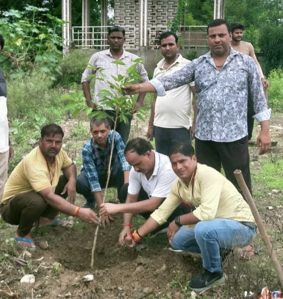 जगदंबा सेवा समिति ट्रस्ट ने किया पौधारोपण कार्य  