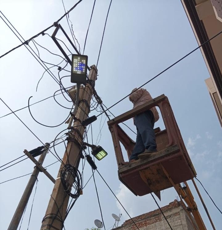 लाइट मरम्मत की शिकायतों का प्राथमिकता पर निस्तारण कर रहा है विभाग: नगर आयुक्त