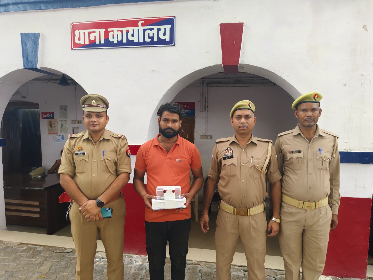 टूण्डला पुलिस ने लूट की घटना करने वाले को किया गिरफ्तार 