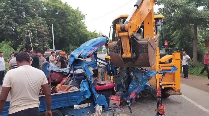 Road Accident: बस-ऑटो में टक्कर, तीन की मौत कई घायल