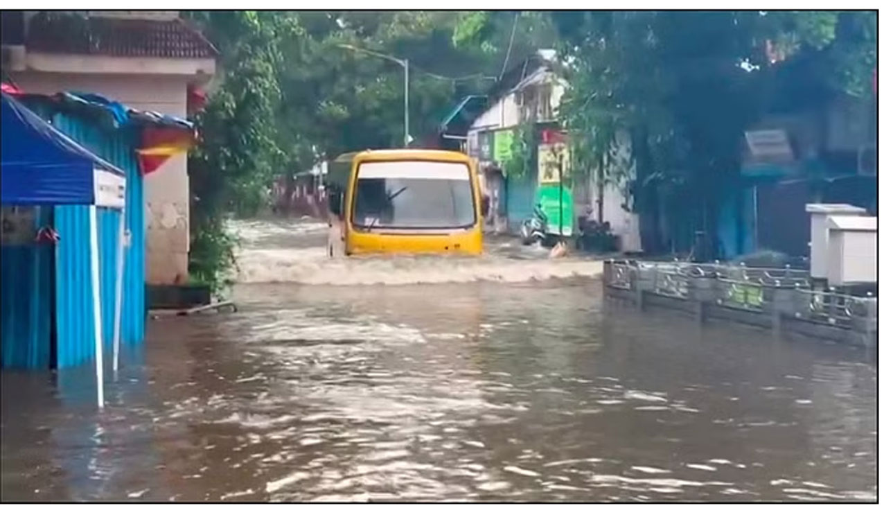 कही बरसे कही तरसेः डूब गई मुंबई, पहाड़ी इलाकों में हाल-बेहाल दिल्ली नोएडा को बारिश का इंतजार