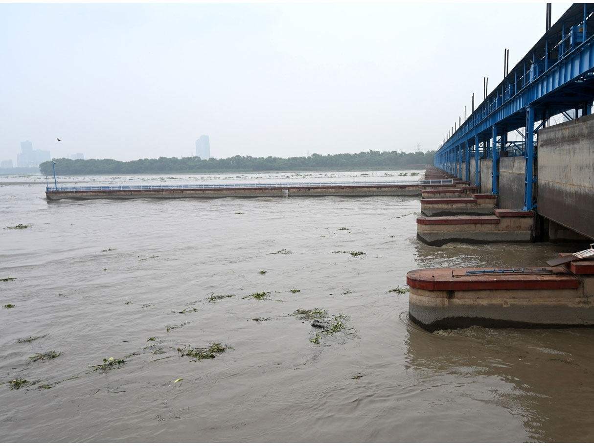 बढ रहा खतराः कमिश्नर ने डीसीपी समेत इन अफसरों को दिये सर्तक रहने के निर्देश, जानिए Noida में कहा कहा आ सकती है बाढ