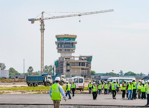 Noida Airport: जेवर एयरपोर्ट से उड़ान का बढ़ा इंतजार, अब अगले साल ही यहां से शुरू हो पाएगी फ्लाइट