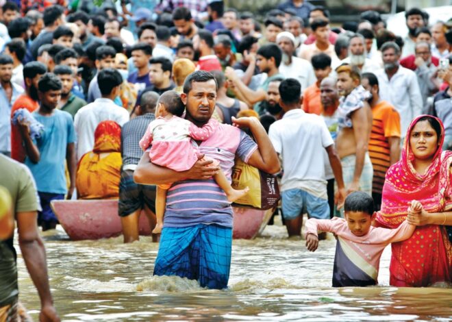 Bangladesh: बांग्लादेश के 11 जिलों में बाढ़ से हालात बदतर, 44 लाख लोग फंसे