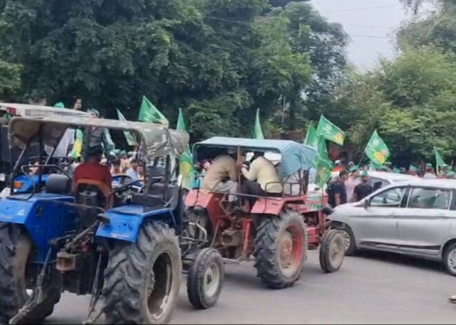 Greater Noida: किसानों ने बिजली दफ्तर घेरा, एनपीसीएल करता है ये बदमाशियां