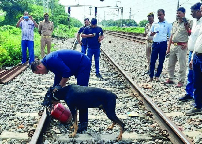 UP News: कानपुर में फिर ट्रेन पलटाने की साजिश, ट्रैक पर रखा सिलेंडर