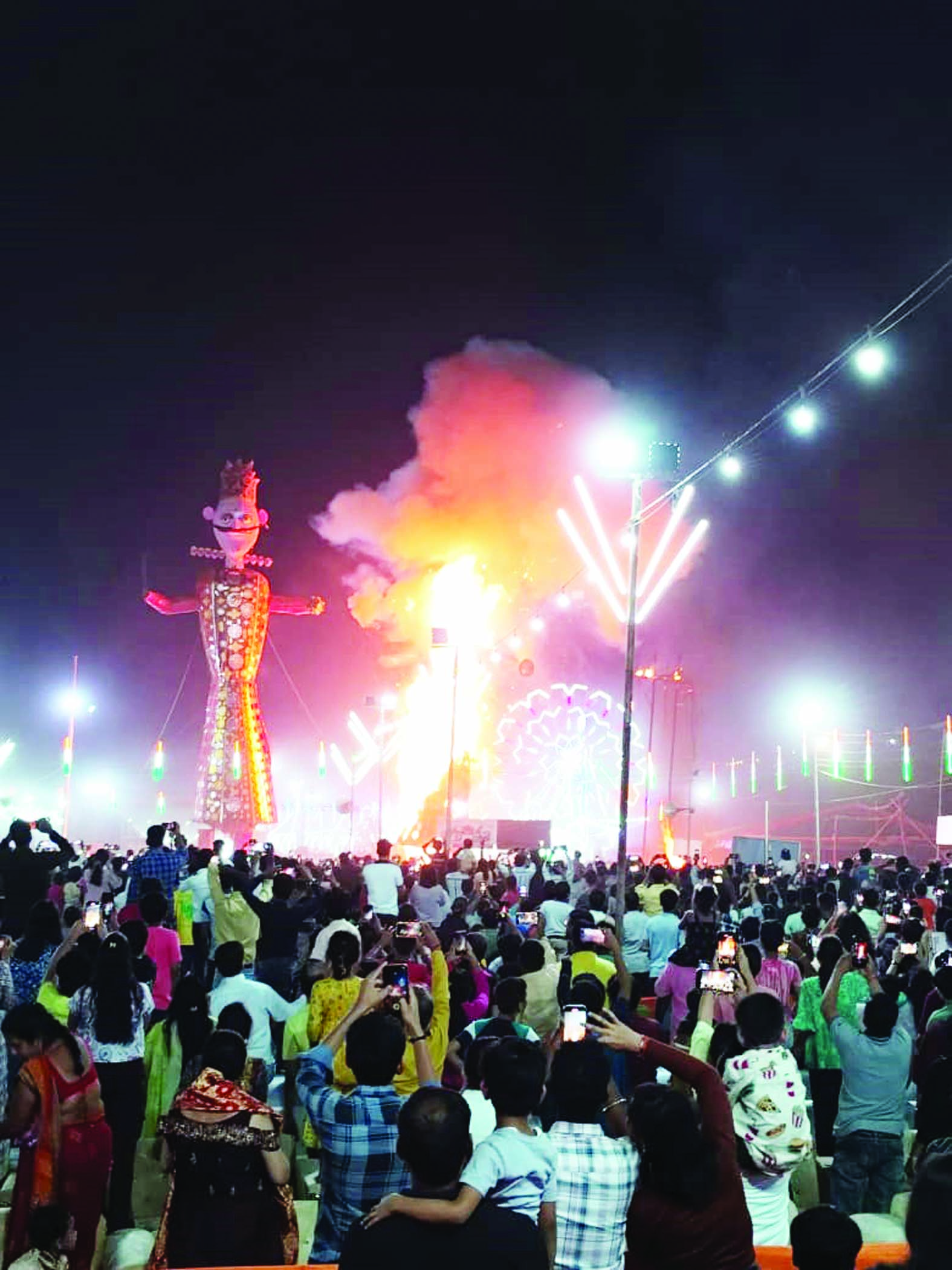 Dussehra: रावण दहन के साथ हुई असत्य पर सत्य की विजय