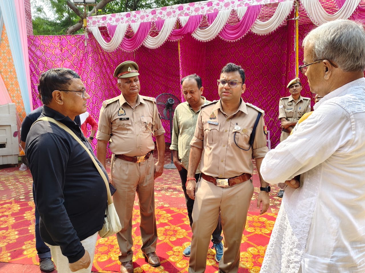 अग्निशमन अधिकारियों ने दुर्गा पूजा पंडालों का किया निरीक्षण