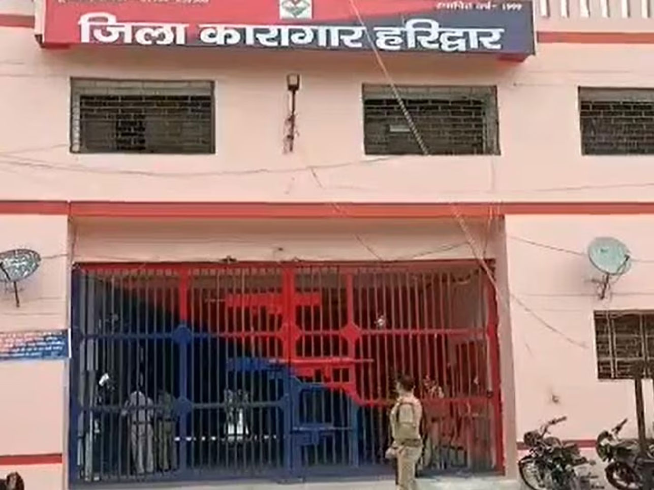 Haridwar District Jail: रामलीला मंचन के दौरान वानर का रोल निभाते निभाते फरार हो गए दो कैदी, जानिए सीता जी मिली मगर…