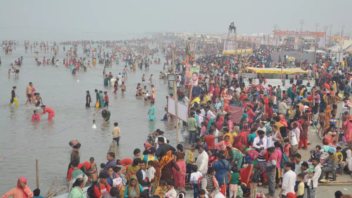 Chhath Mahaparv: बाजार में खूब रही भीड़, श्रद्धालुओं ने जमकर की खरीदारी