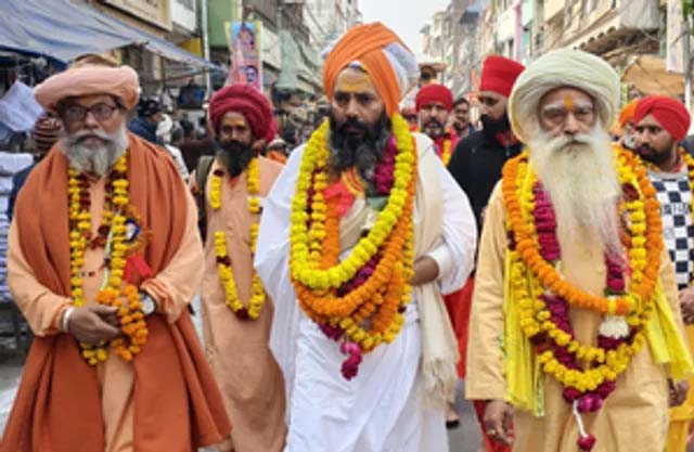 Maha Kumbh: श्री पंचायती नया उदासीन अखाड़े ने छावनी क्षेत्र में किया भव्य प्रवेश