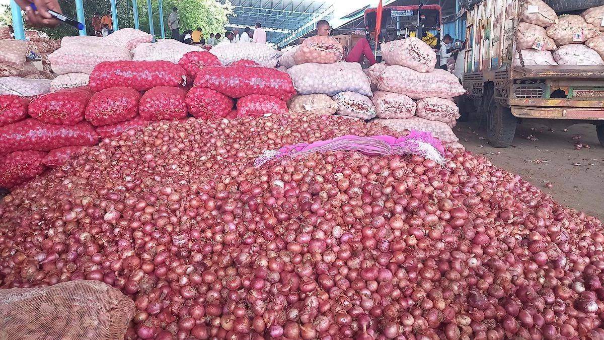 Onion Export: केंद्र सरकार ने 1 अप्रैल से प्याज निर्यात पर 20 प्रतिशत शुल्क वापस लिया