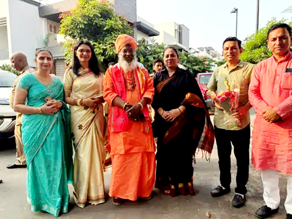 मेरठ में सांसद साक्षी महाराज का विपक्ष पर हमला