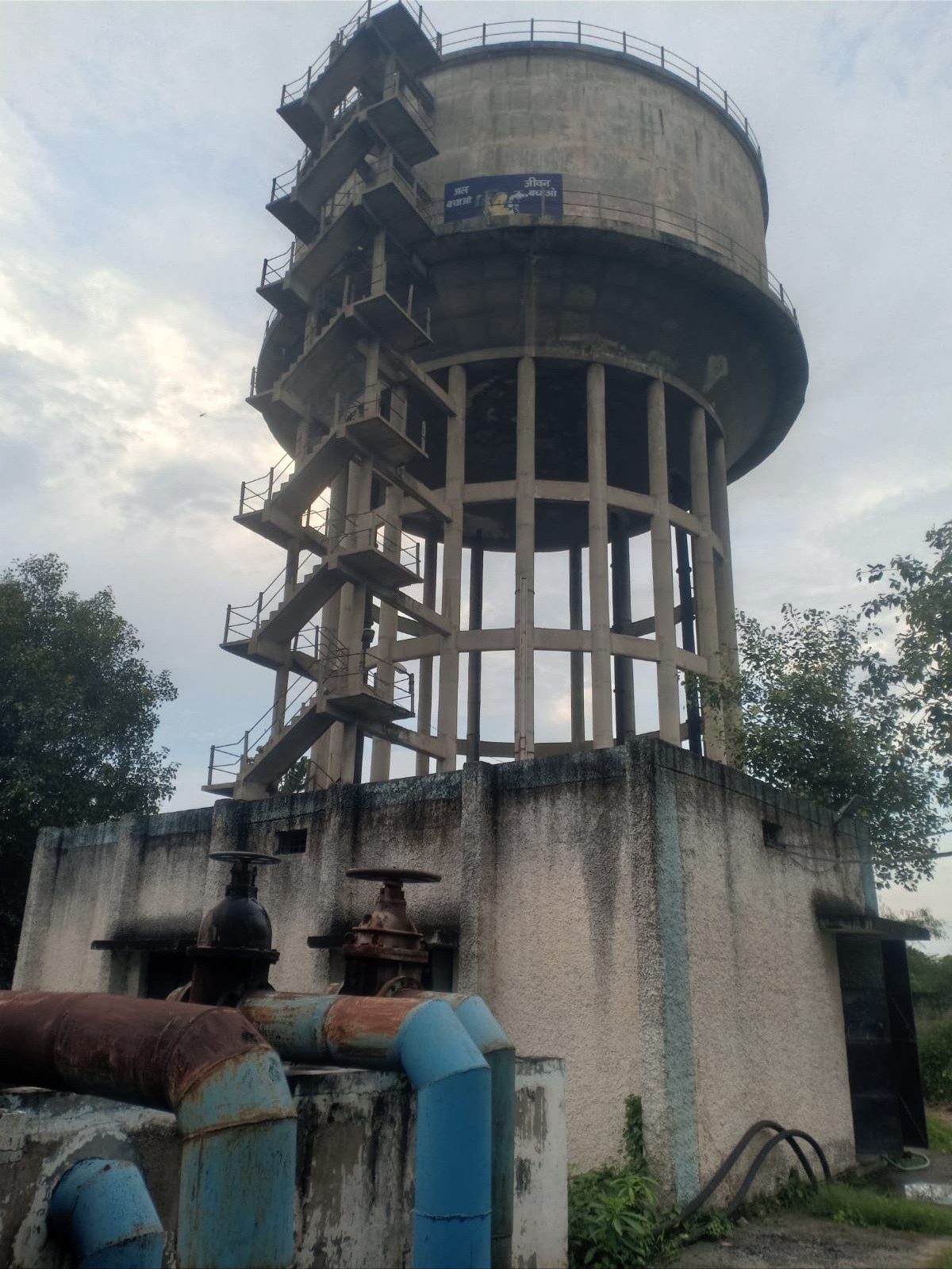 दूषित पानी पीने को मजबूर सेक्टर-80 के हजारों लोग