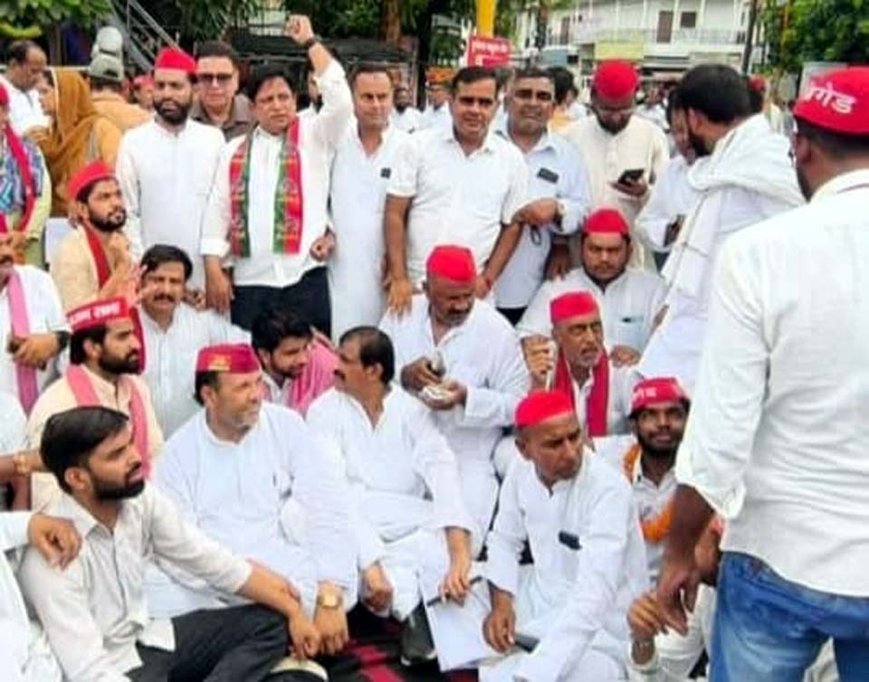 गृहकर वृद्धि के विरोध में सपा का हल्ला बोल