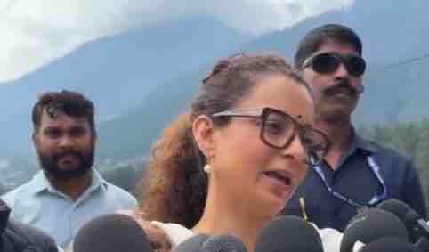कुल्लू में कंगना रनौत का कांग्रेस पर तीखा प्रहार, सीएम राहत कोष का पैसा ‘सोनिया राहत कोष’ में जा रहा