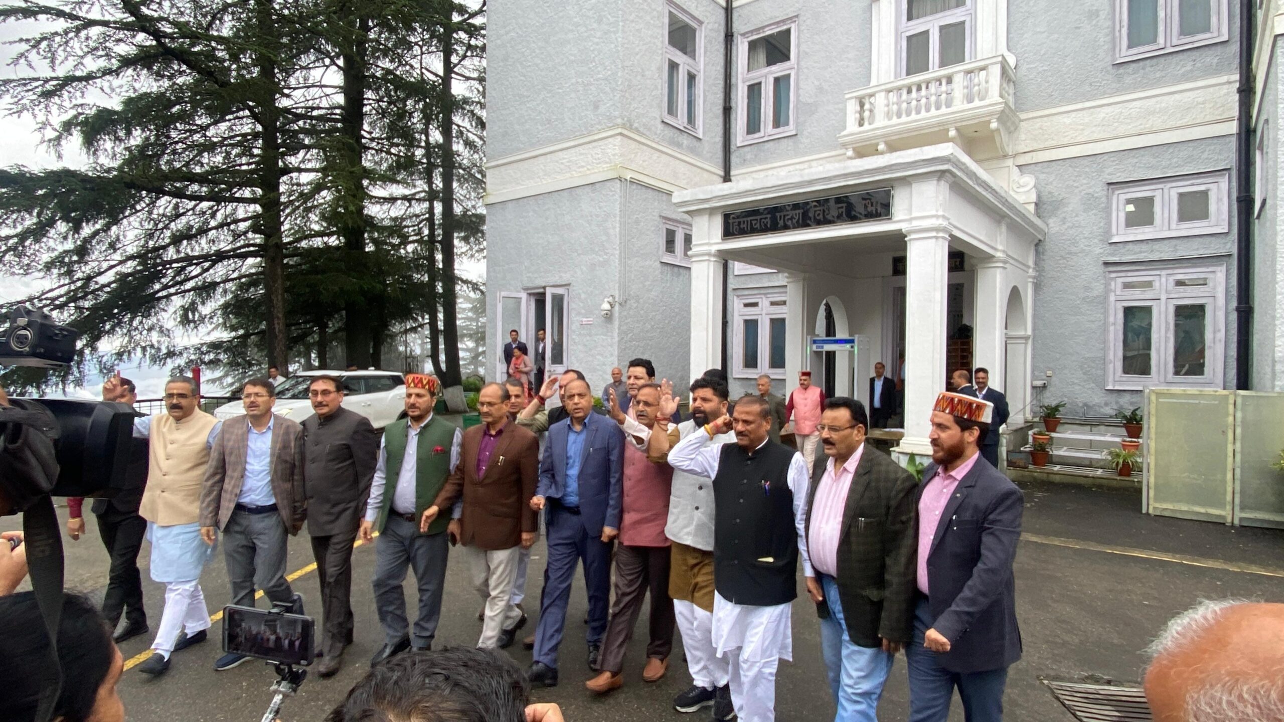 वोटों का डाका डालकर सीएम ने जितवाय चुनाव और वोट चोरी यात्रा निकाल रहे है, जो सूचना आरटीआई से मिल सकती है वह विधान सभा से क्यों नहीं मिल रही