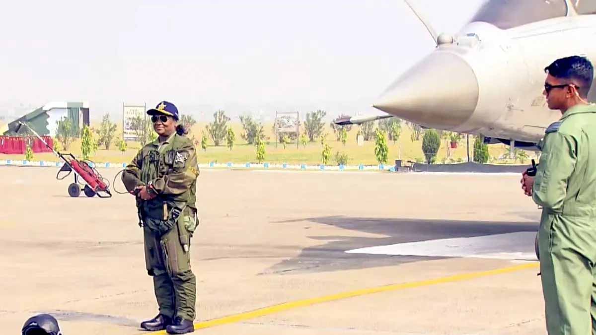 राष्ट्रपति द्रौपदी मुर्मु ने रचा इतिहास: अंबाला एयरबेस से राफेल में भरी उड़ान, महिला पायलट ने संभाली कमान