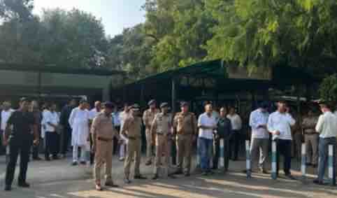 हरियाणा आईपीएस अधिकारी वाई पूरण कुमार सुसाइड केस: नौ दिन बाद पोस्टमॉर्टम, अंतिम संस्कार संपन्न; दो मौतों ने बढ़ाई जांच की जटिलता