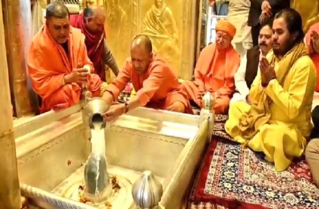 मुख्यमंत्री ने श्री काशी विश्वनाथ मंदिर एवं काल भैरव मंदिर में किया दर्शन पूजन