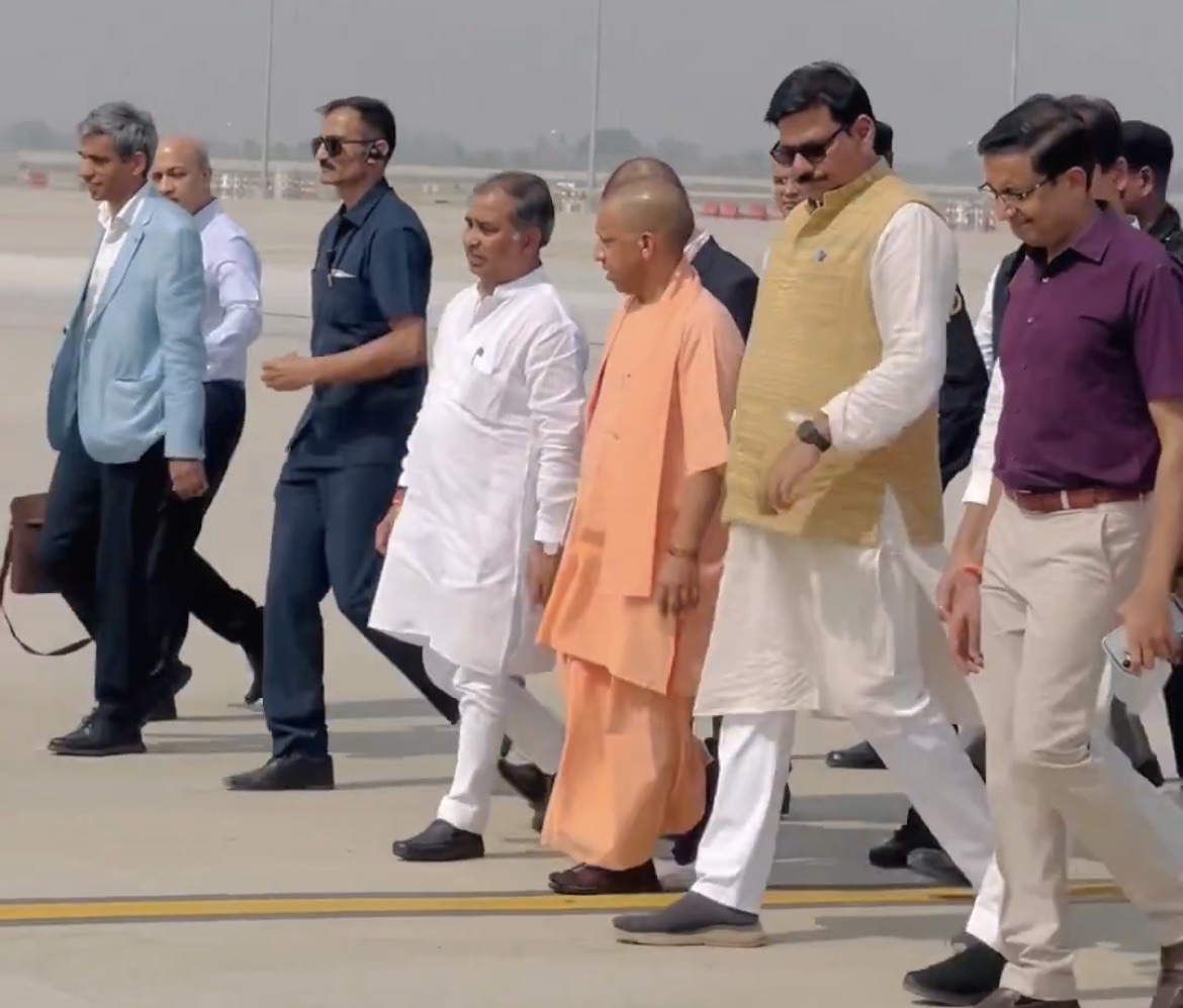 Breaking news: नोएडा इंटरनेशनल एयरपोर्ट पहुँचे सीएम योगी साथ में प्रभारी मंत्री और ज़ेवर विधायक