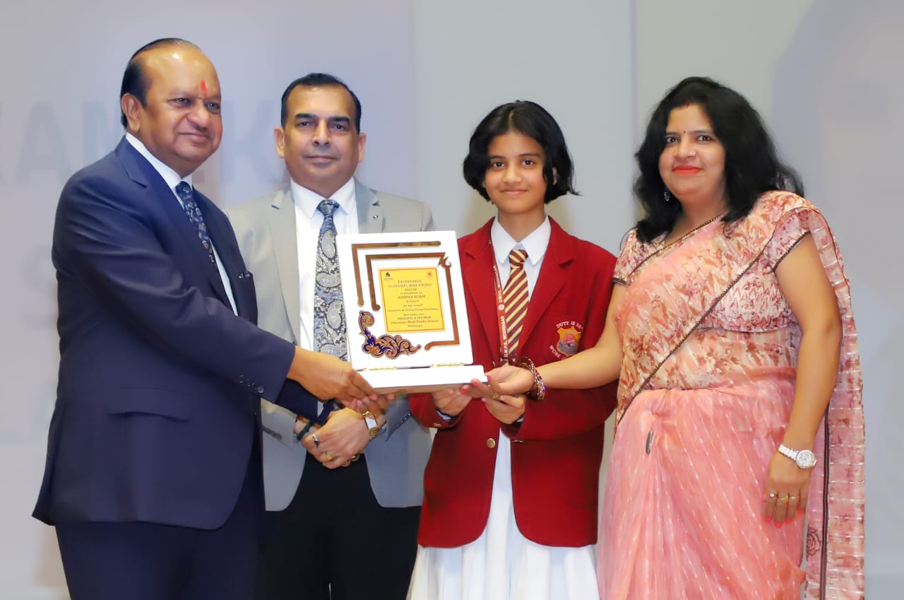 दयावती मोदी पब्लिक स्कूल में मनाया गया वार्षिक उत्सव