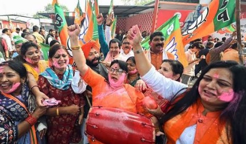 एनडीए की ऐतिहासिक जीत, महागठबंधन को करारा झटका