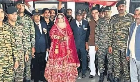 शहीद की बेटी का कन्यादान करने पहुंचा जवान, भावुक हो गया पूरा गांव