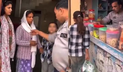 10 रुपये का बिस्कुट रील पर जेल, बेटी से ‘अश्लील’ तारीफ