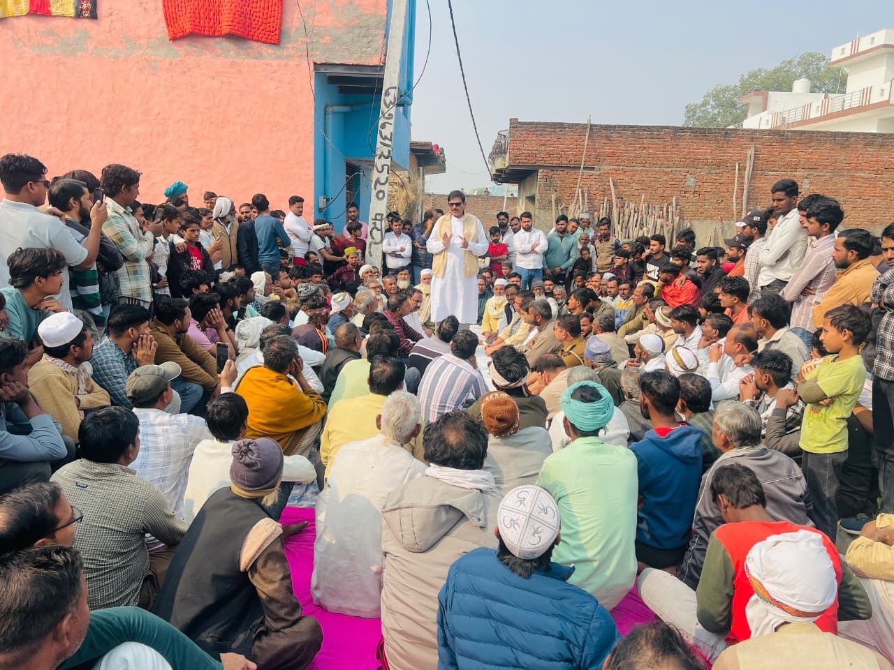 गांव नगला हुकम सिंह हादसेः पीड़ितों की मदद को आगे आए जेवर विधायक, सीएम को पत्र लिखा