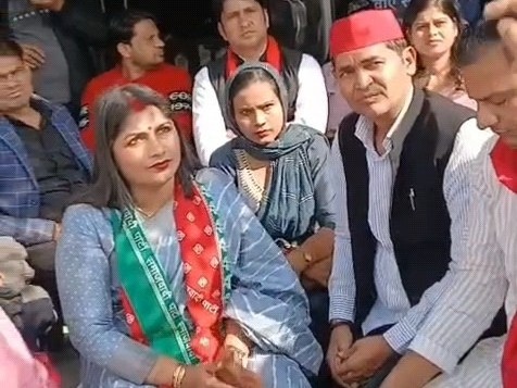 सपा का सीधा आरोपः मुस्लिम वोट काटने की साजिश कर रहा प्रशासन