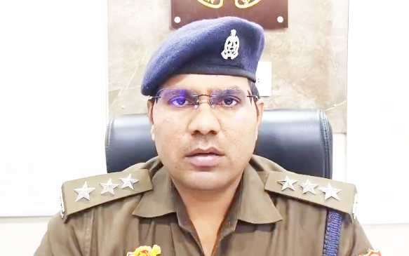 बुजुर्ग दंपति को चाकू से लहूलुहान कर चेन और कुंडल लूटे