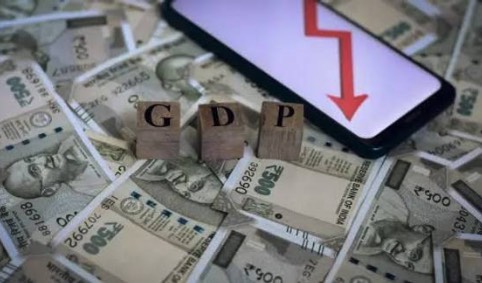 देश की बड़ी अर्थव्यवस्था: गिरता रुपया क्या गिरता प्रधानमंत्री का स्तर?