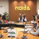 नोएडा प्राधिकरण के सीईओ डॉ. लोकेश एम ने प्राधिकरण के विभिन्न विभागों के अधिकारियों के साथ बैठक की