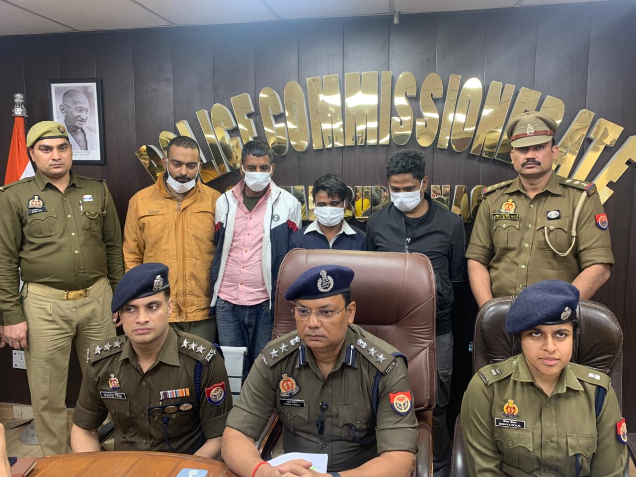 दो करोड़ा के आई-फोन बरामदः कार्यक्रमों में जाते थे नाम बदलकर, ऐसे देते थे घटनाओं को अंजाम